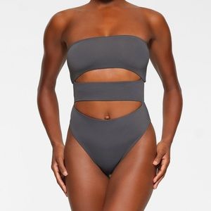 SKIMS Strapless Cut Out Monokini • XXS • Gunmetal